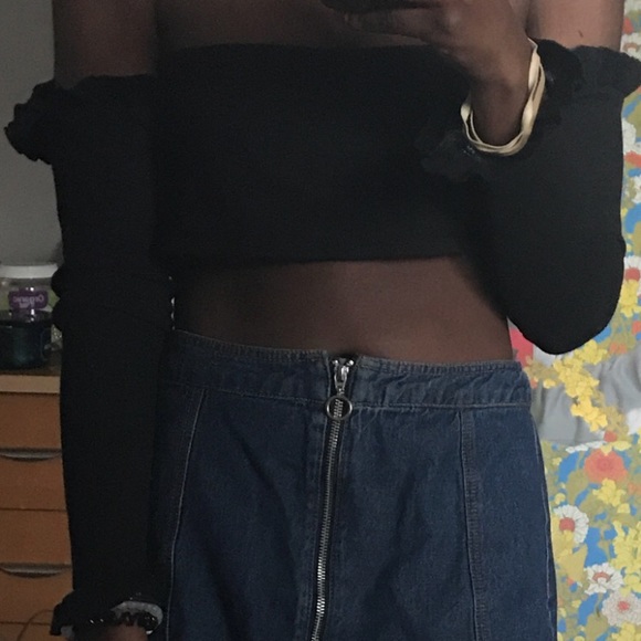 NEVER WORN PrettyLittleThing black bandeau crop. - Picture 3 of 3